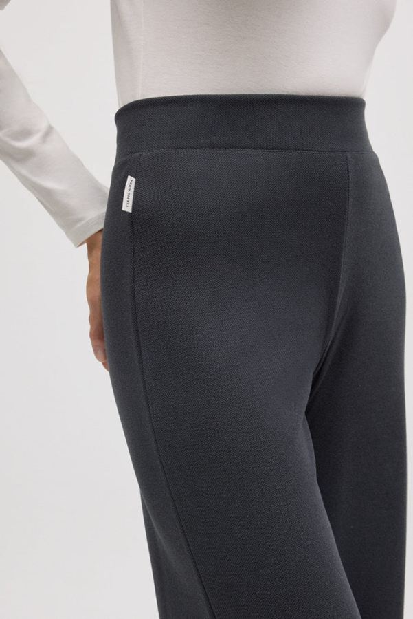 70669 2 pantalon recto con textura marengo (Copy)