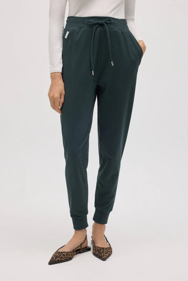 70670 2 pantalon jogger con textura verde botella (Copy)