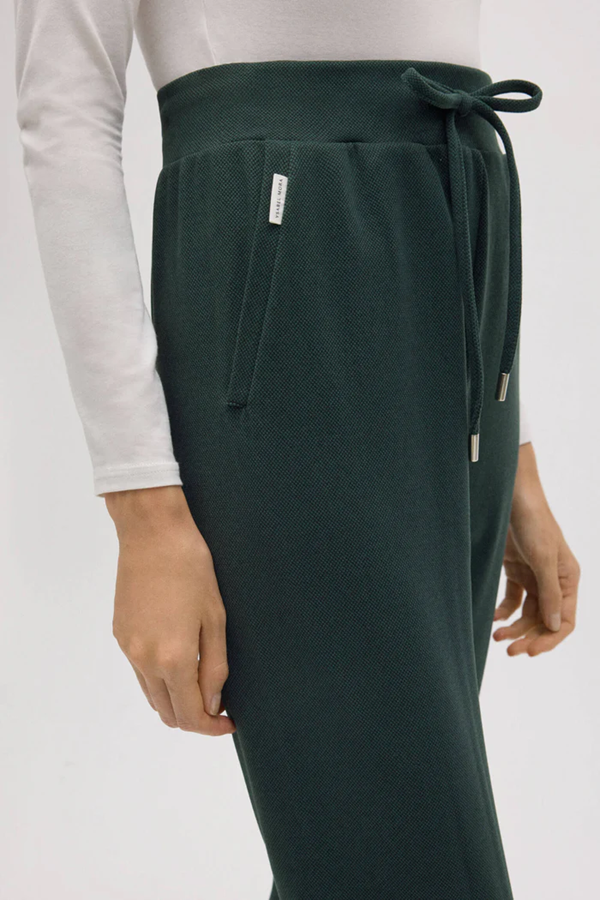 70670 4 pantalon jogger con textura verde botella (Copy)